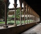 Pedralbes Manastırı manastır, üç katlı ve 40 metre uzunluğunda. Gotik tarzı ve Barcelona Pedralbes bölgesi bulunur